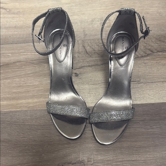 ❄️Bandolino Women's Metallic Strappy Heels - Picture 1 of 4